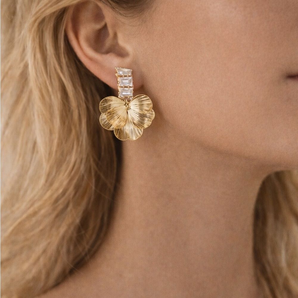 Gold Floral Petal Drop Earrings - Elegant Women's Jewelry R342